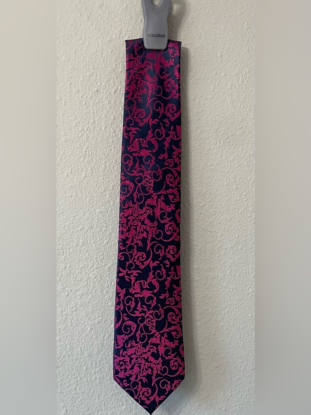 Hisdern Tie  Men's Floral Scroll Tie - Navy and Fuchsia
